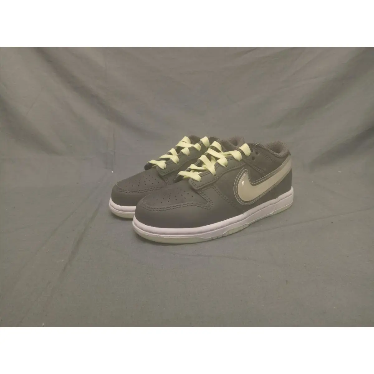 Nike shoes - Nike Dunks - Dunks - Grey (UPC: 197601903219) 2
