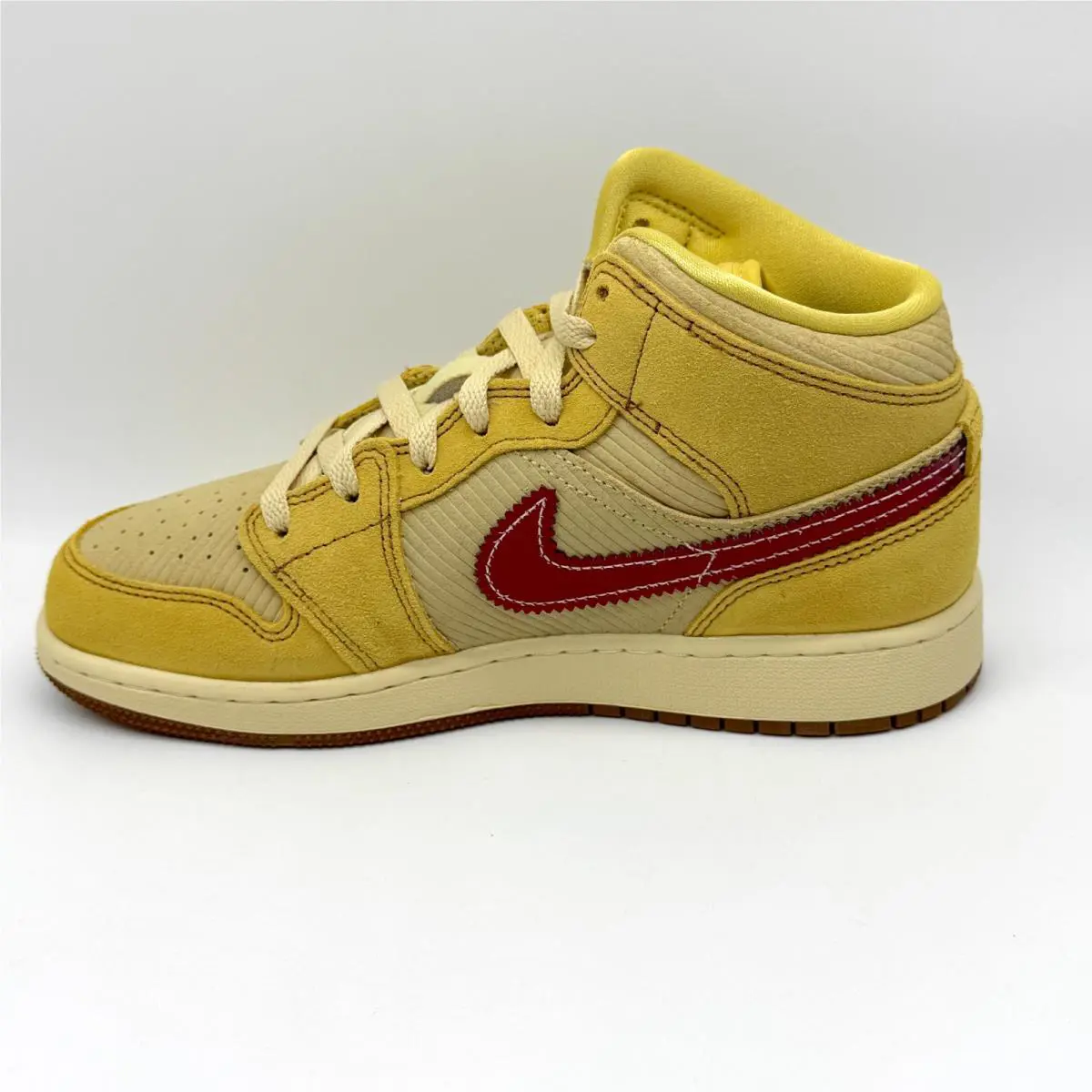 Nike shoes - Air Jordan 1 Mid SE - Yellow (UPC: 197864068717) 4