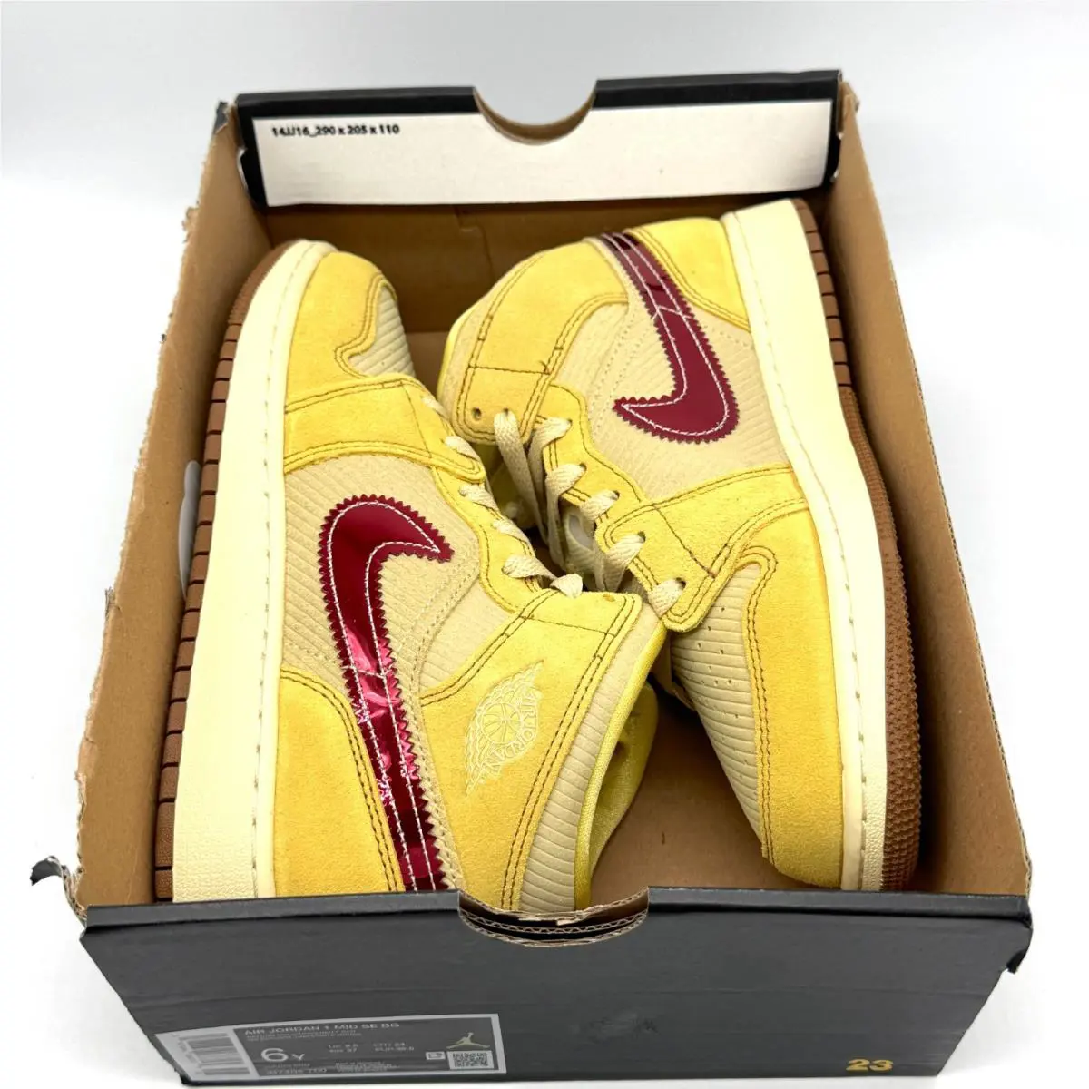 Nike shoes - Air Jordan 1 Mid SE - Yellow (UPC: 197864068717) 7