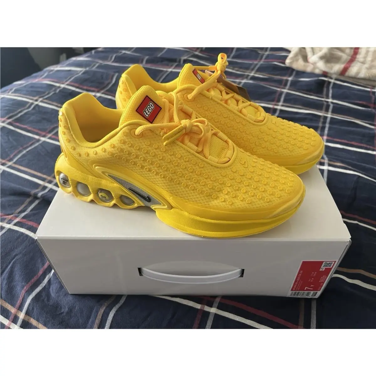 Nike Air Max Dn x Lego Collection Size 7Y Yellow M7 W8.5