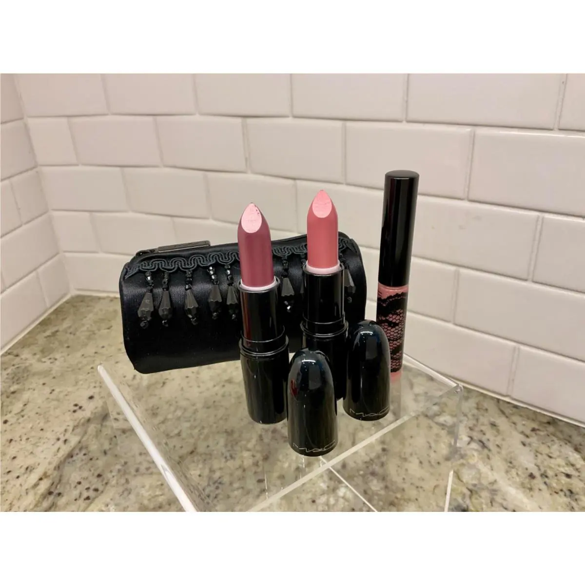 Mac Formal Black Fringe : 3 Pink Lips Bag Limited Edition Lip Bag