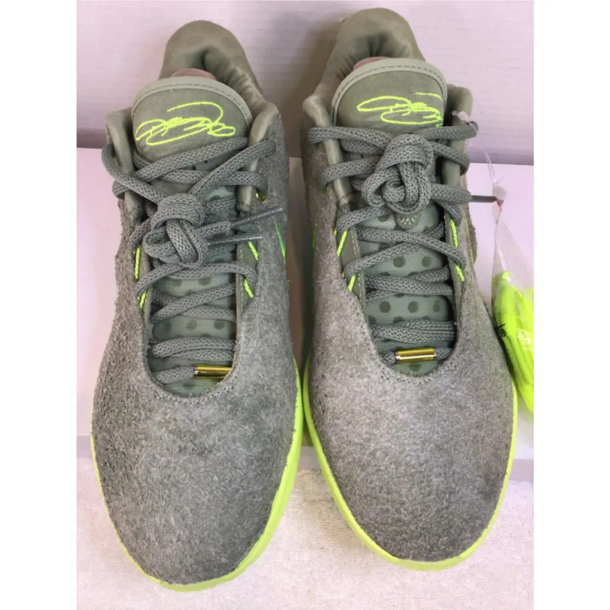 Nike shoes - Nike LeBron Witness - LeBron Witness - FV2345-302 - Oil Green/Volt-Volt 18