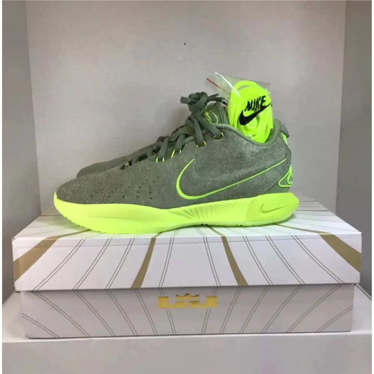 Nike shoes - Nike LeBron Witness - LeBron Witness - FV2345-302 - Oil Green/Volt-Volt 9