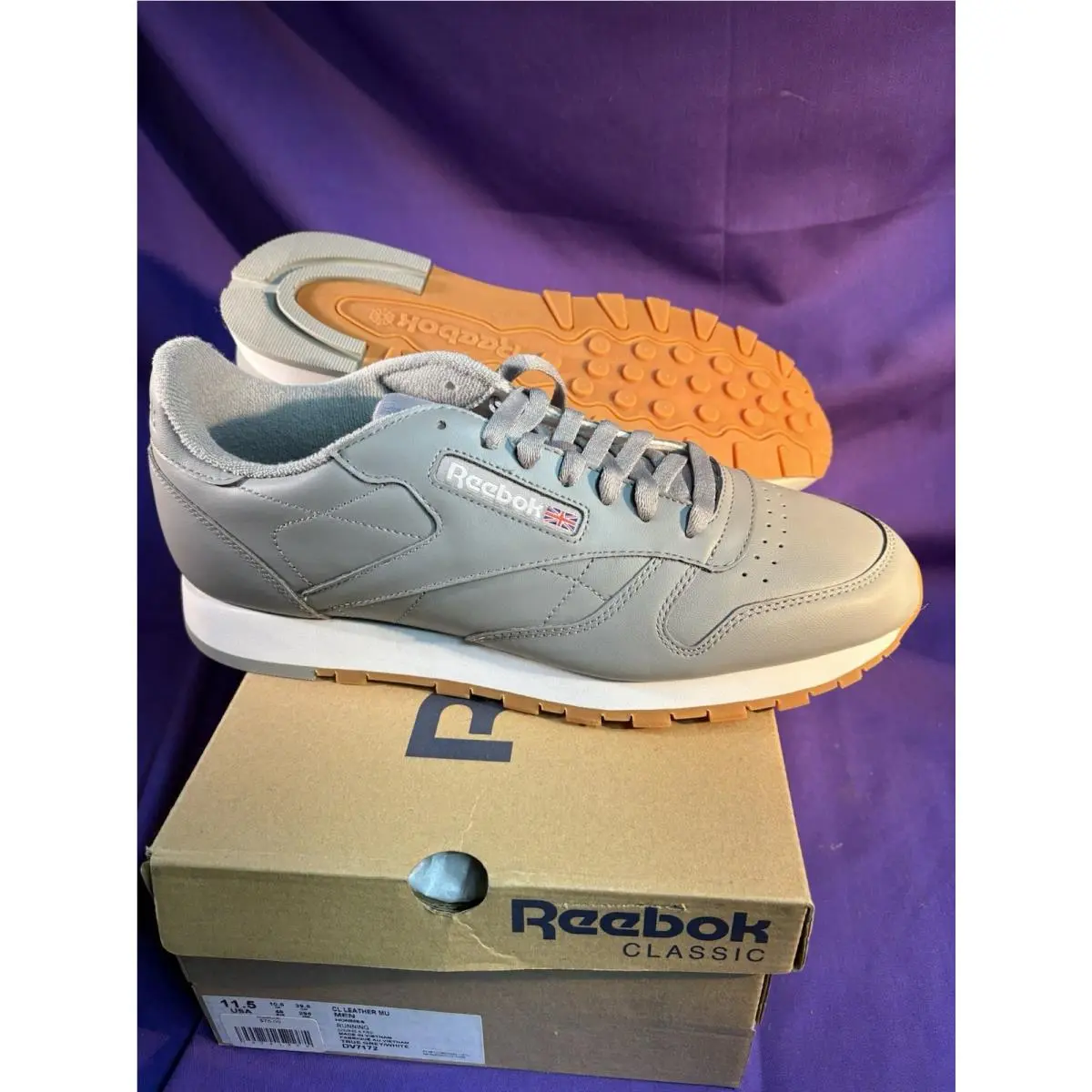 Reebok Classic Men`s Leather Shoes Sneakers Grey Gum Size 11.5 DV7172