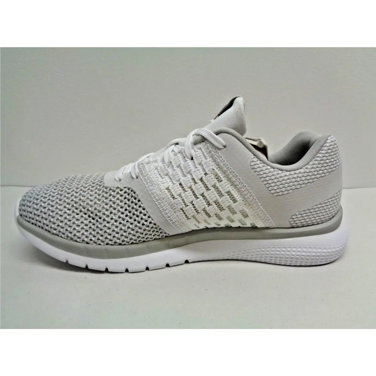 Reebok shoes - White (UPC: 191031339334) 2