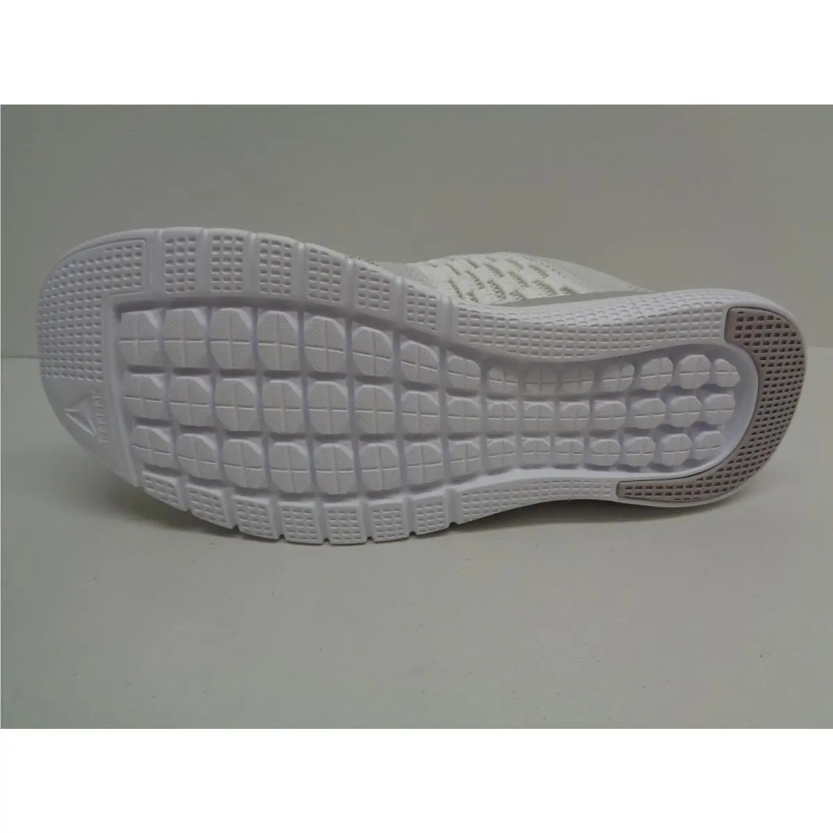 Reebok shoes - White (UPC: 191031339334) 4