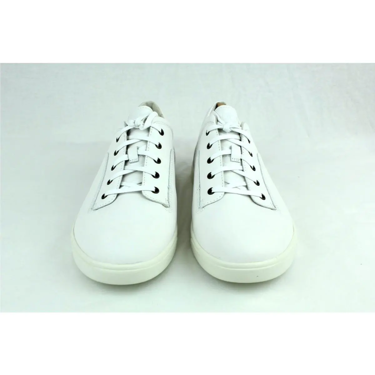 UGG shoes - White wall (UPC: 888855745648) 0