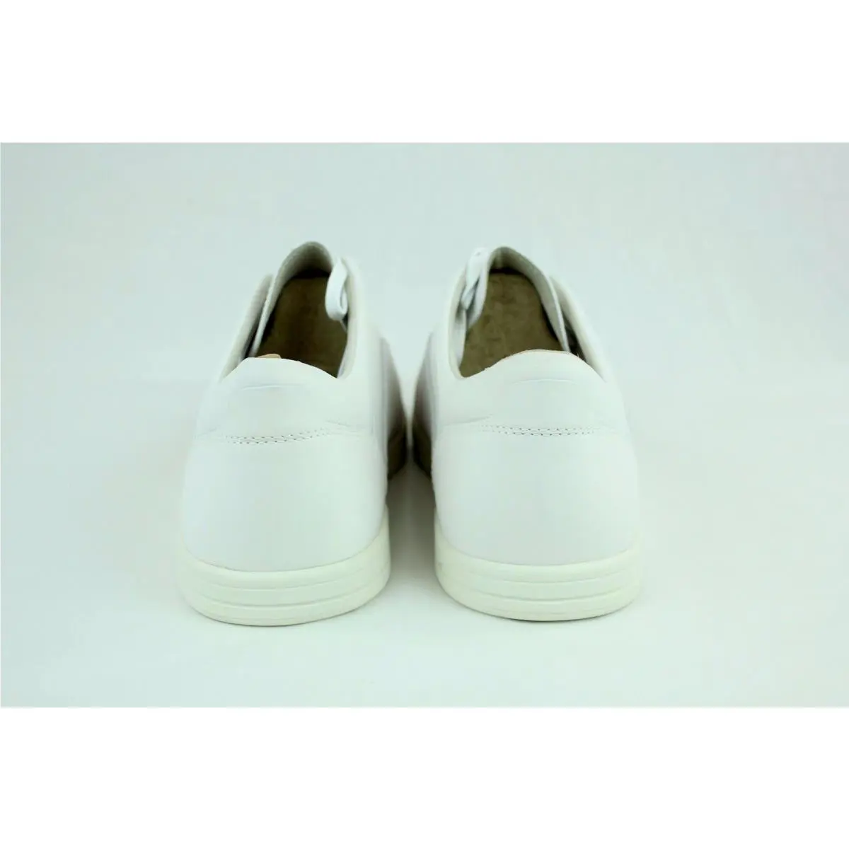 UGG shoes - White wall (UPC: 888855745648) 2