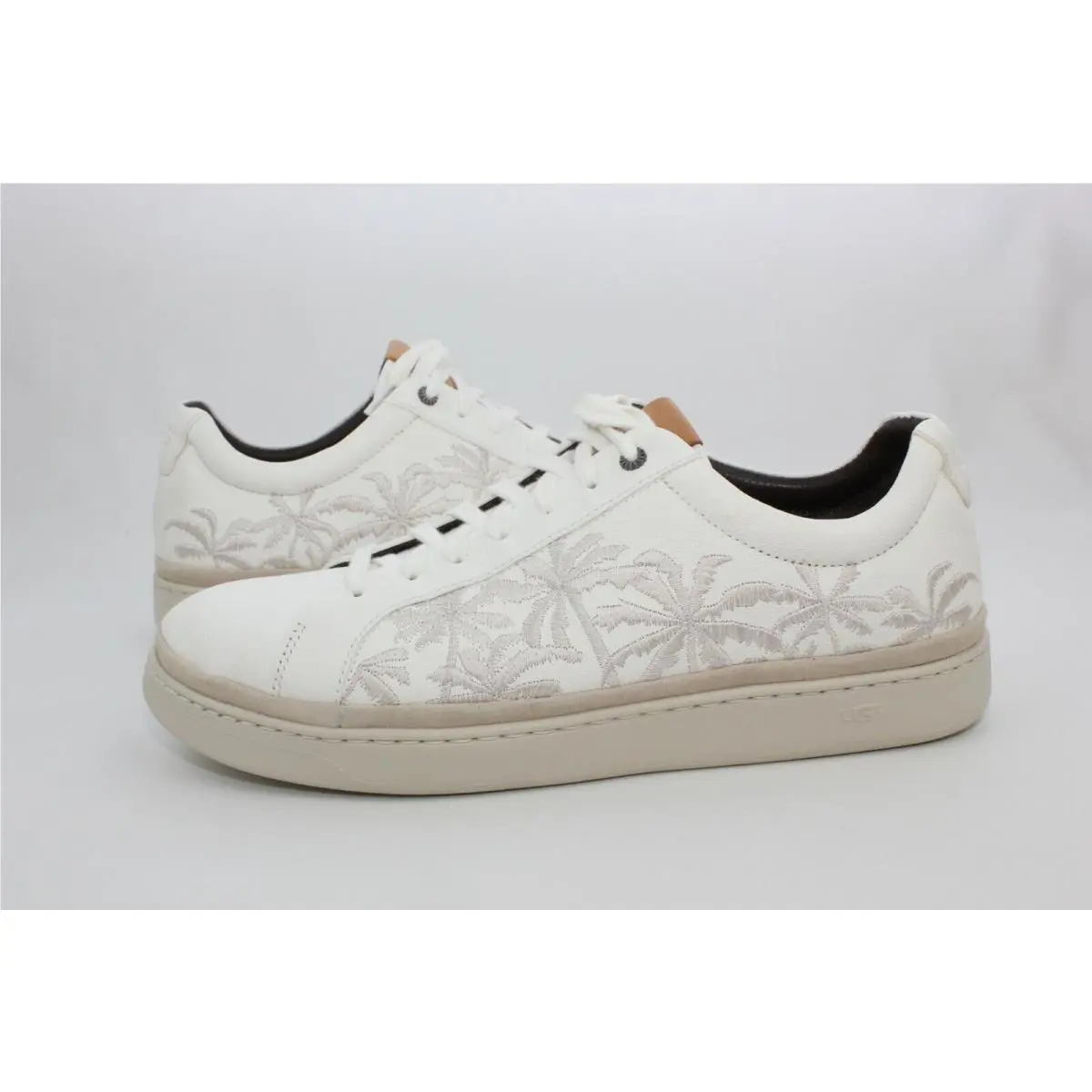 UGG shoes - White (UPC: 191142431859) 1