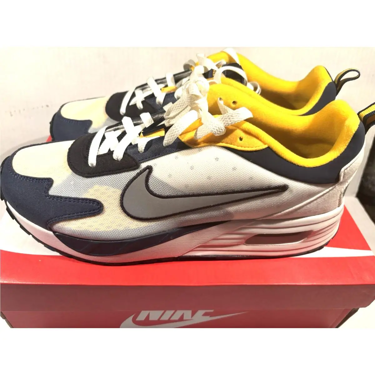 Air Max Solo Michigan Wolverines Mens Size 11.5 FZ4835 001 by Nike