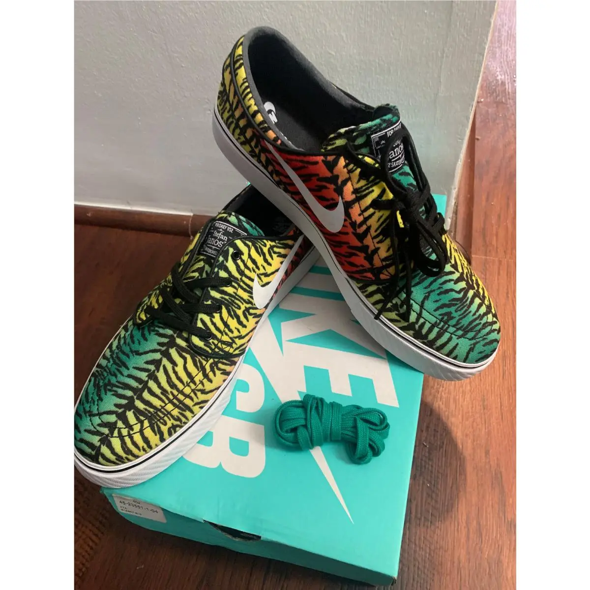 Nike shoes - 615957-613 - 615957-613 - Rasta(Red/Yellow/Green)/Black/White 0