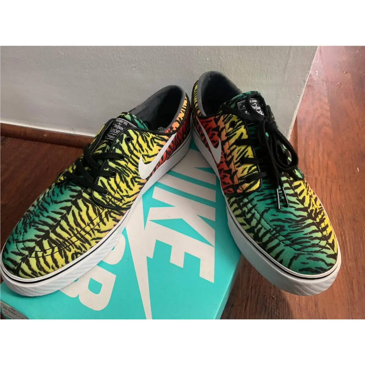 Nike shoes - 615957-613 - 615957-613 - Rasta(Red/Yellow/Green)/Black/White 1