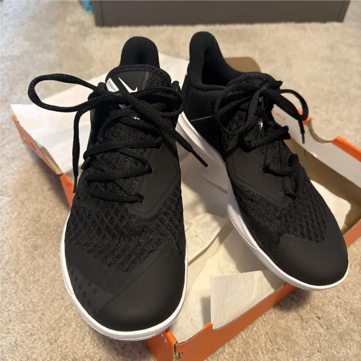 Unisex- Nike Zoom Hyperspeed Court Black White Sneaker Men’s 7 / Women’s 8.5