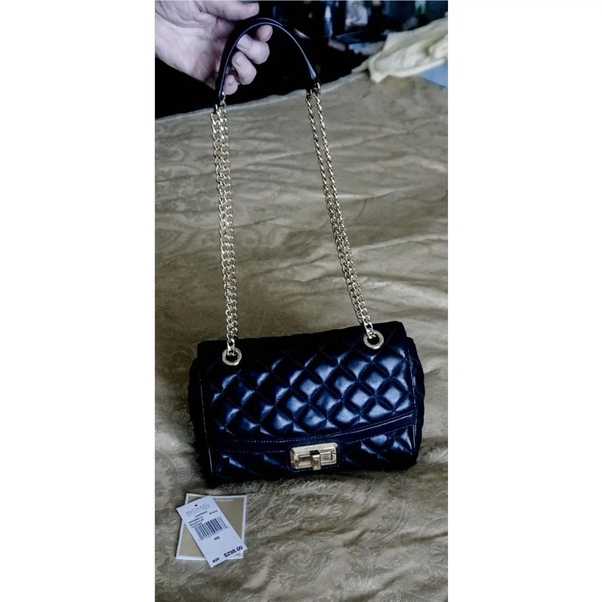 Gorgeous Michael Kors Hannah Crossbody Black Quilted Leather Purse