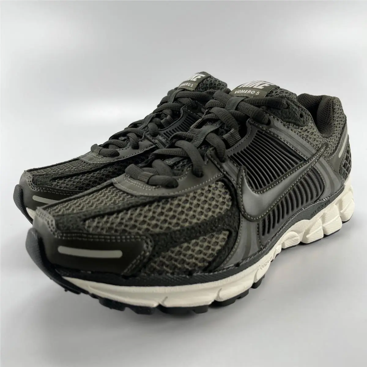 Nike Zoom Vomero 5 Cargo Khaki Sequoia Sail FQ8898-325 Womens 10 Men 8.5 Running - Green