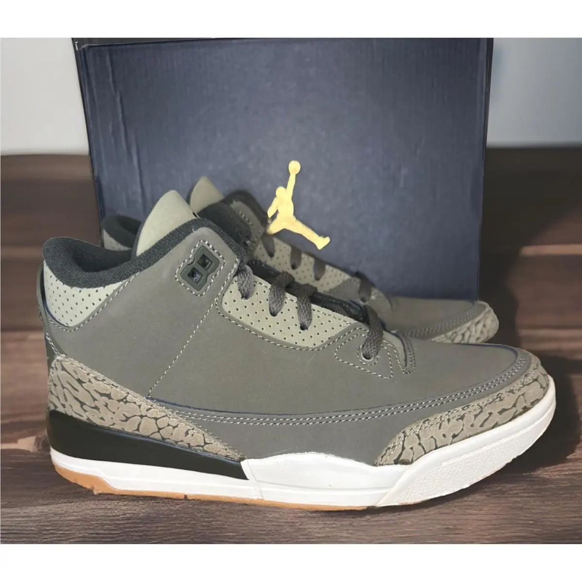 Nike shoes - Jordan 3 Retro - Retro - Olive Green (UPC: 0198486327626) 0