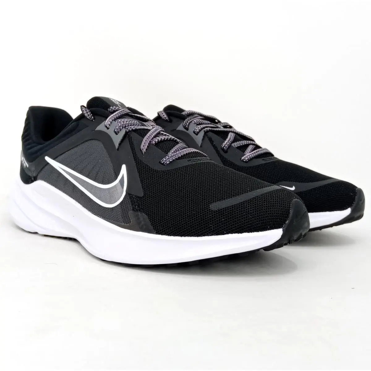 Nike Women`s Quest 5 Running Sneakers Size 7.5 US