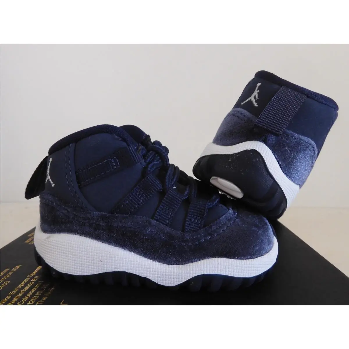 Nike shoes - Air Jordan 11 - Air - Blue (UPC: 196151896590) 0