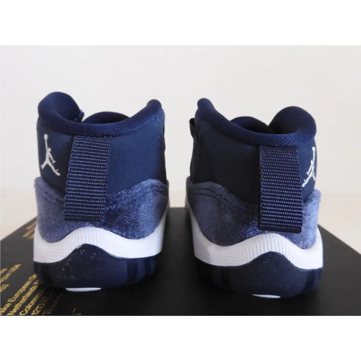 Nike shoes - Air Jordan 11 - Air - Blue (UPC: 196151896590) 2