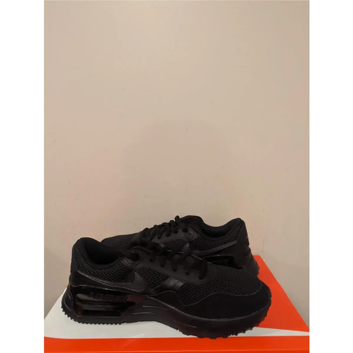 Nike shoes - Black (UPC: 091202750923) 0