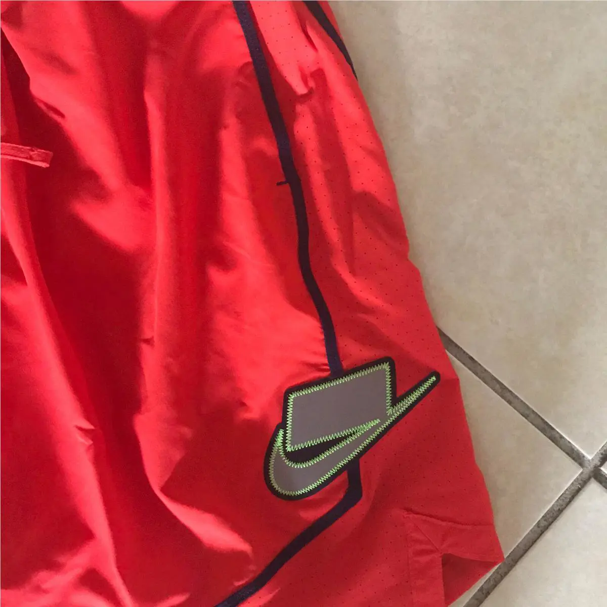 Nike clothing - Wild - Wild - BV5582-634 - Red (UPC: 0193146083010) 4