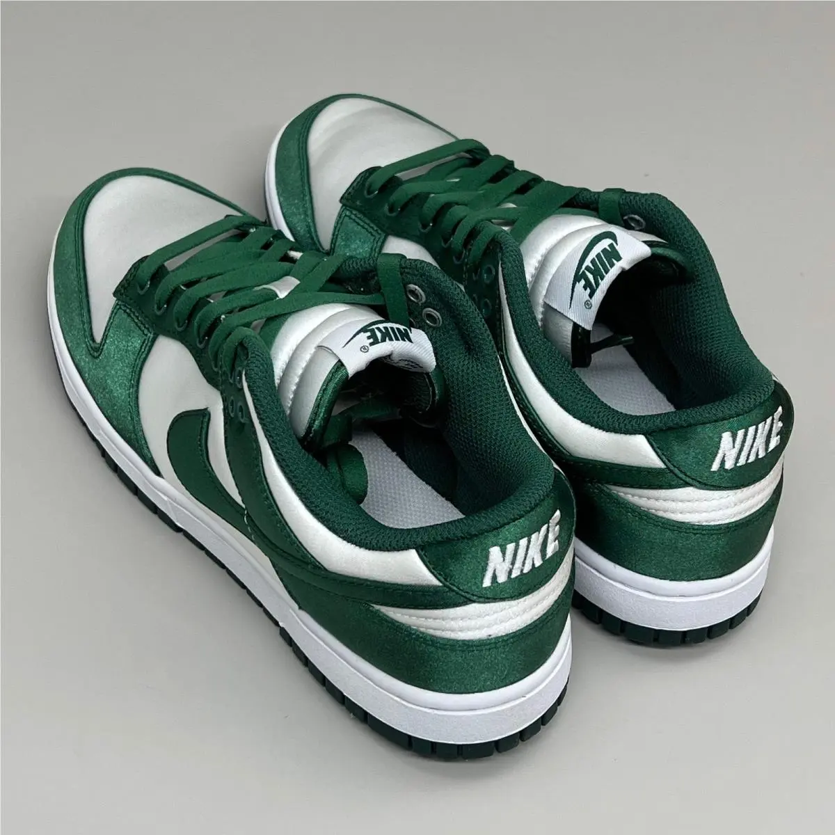 Nike shoes - DX5931100 - DX5931100 - White and Team Green 2