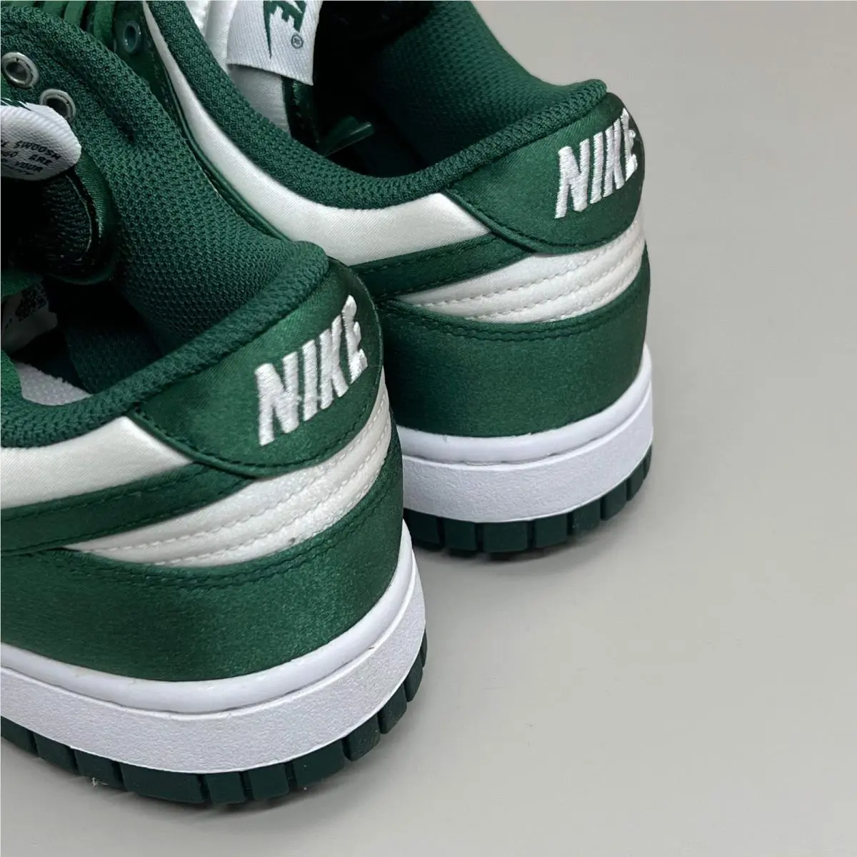 Nike shoes - DX5931100 - DX5931100 - White and Team Green 3