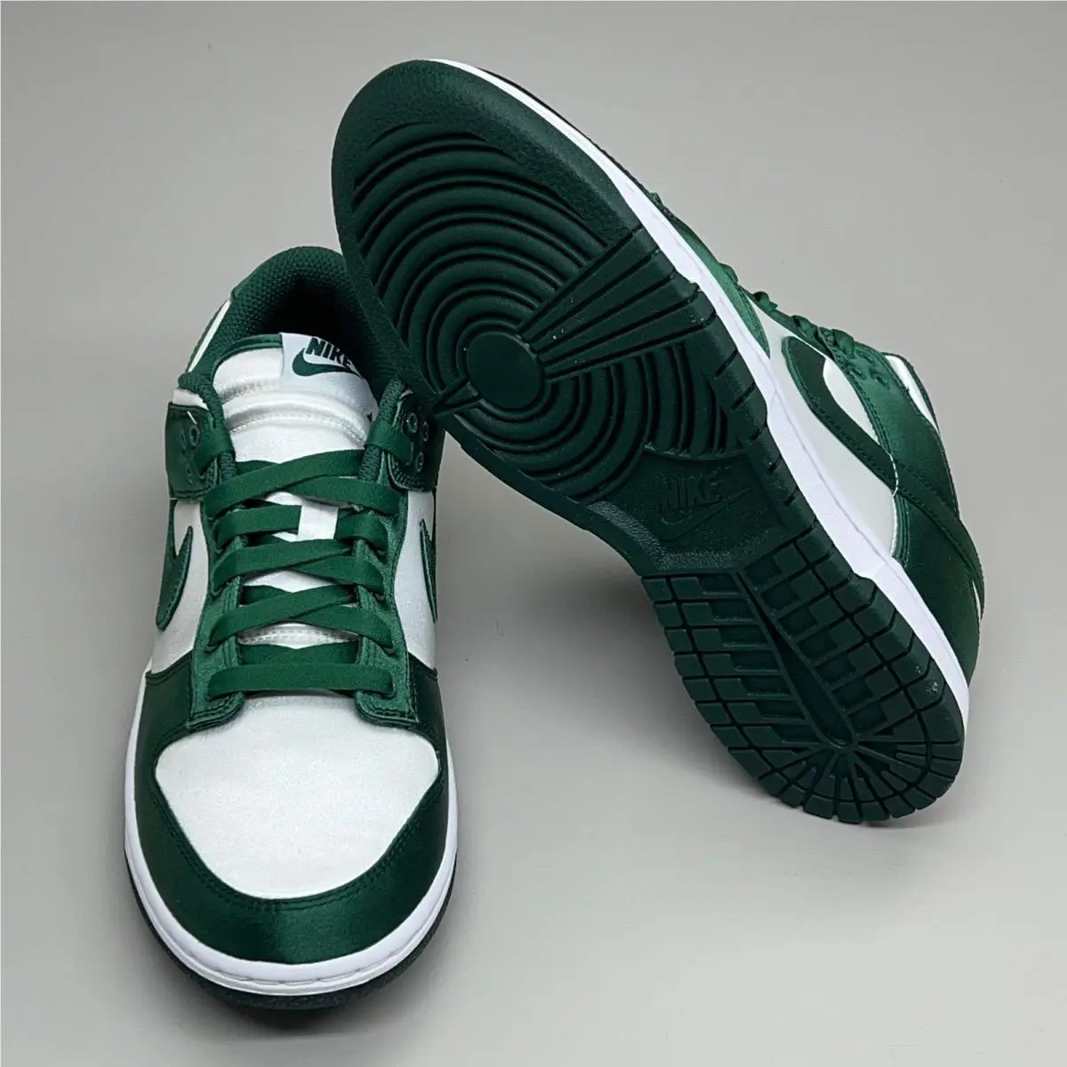 Nike shoes - DX5931100 - DX5931100 - White and Team Green 5