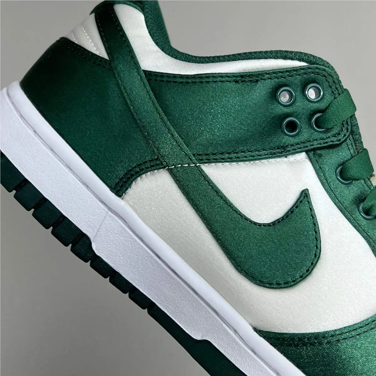 Nike shoes - DX5931100 - DX5931100 - White and Team Green 8
