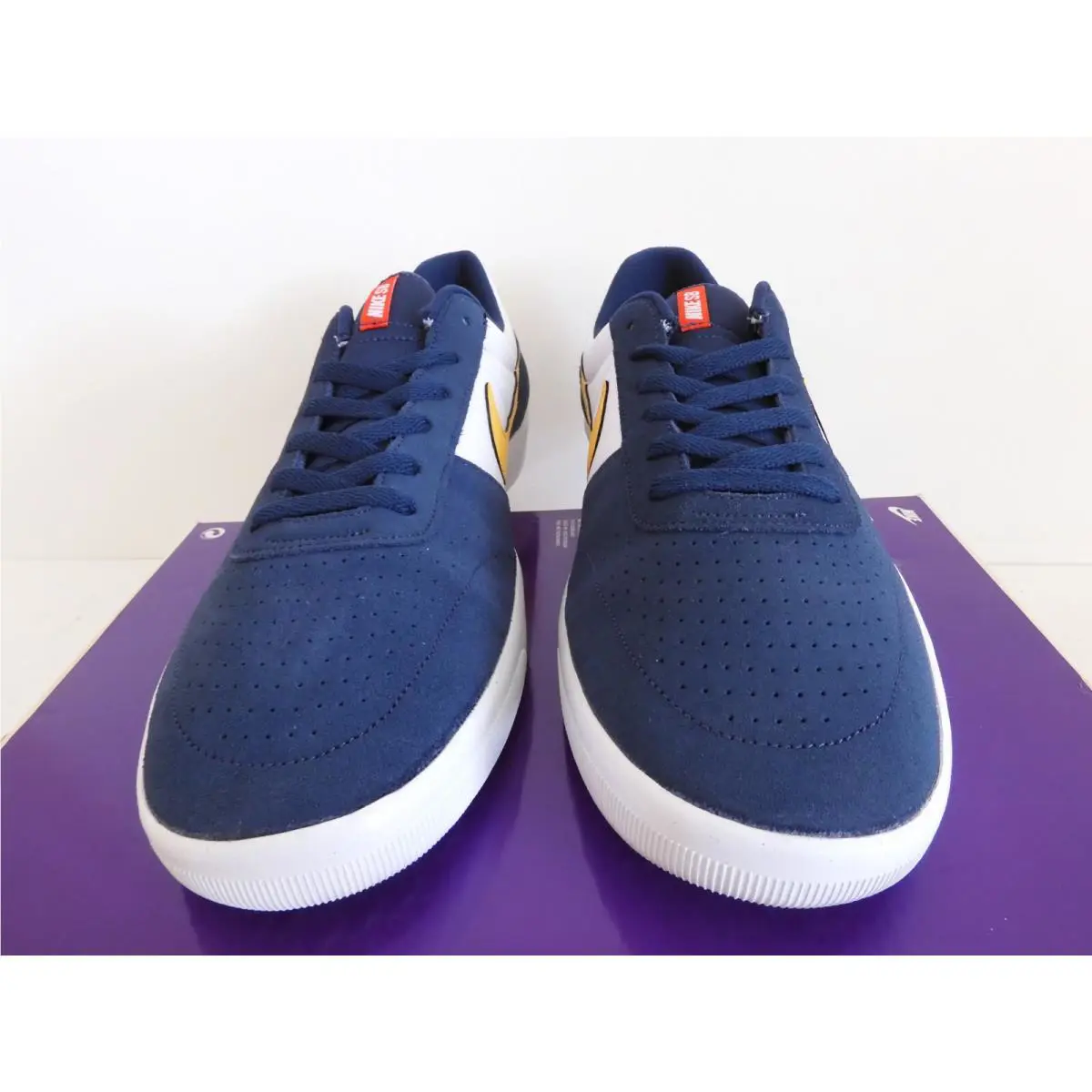 Nike shoes Team Classic - Gold 1