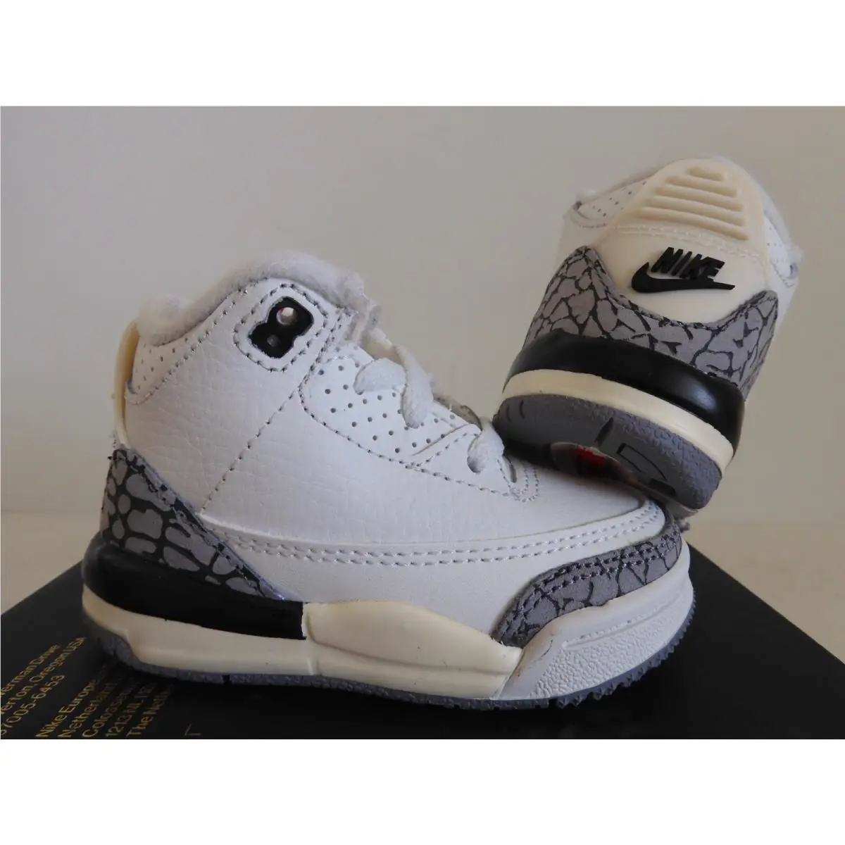 Nike shoes - Air Jordan 3 - Air - White (UPC: 196153287938) 0