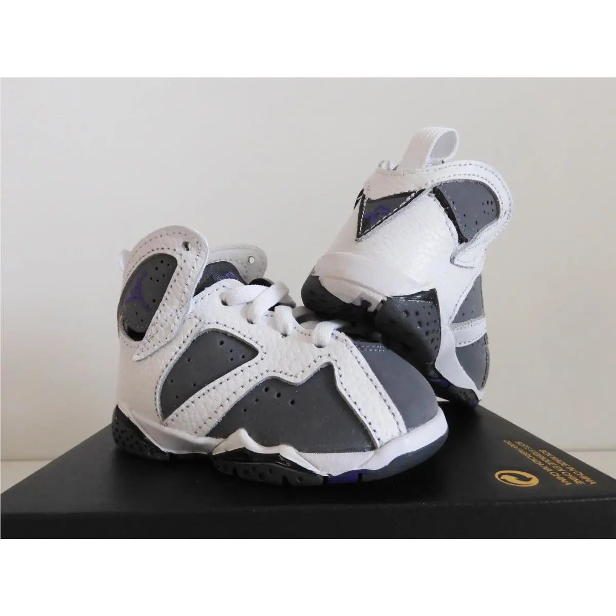 Nike shoes - Air Jordan 7 - Air - White (UPC: 194957425525) 0