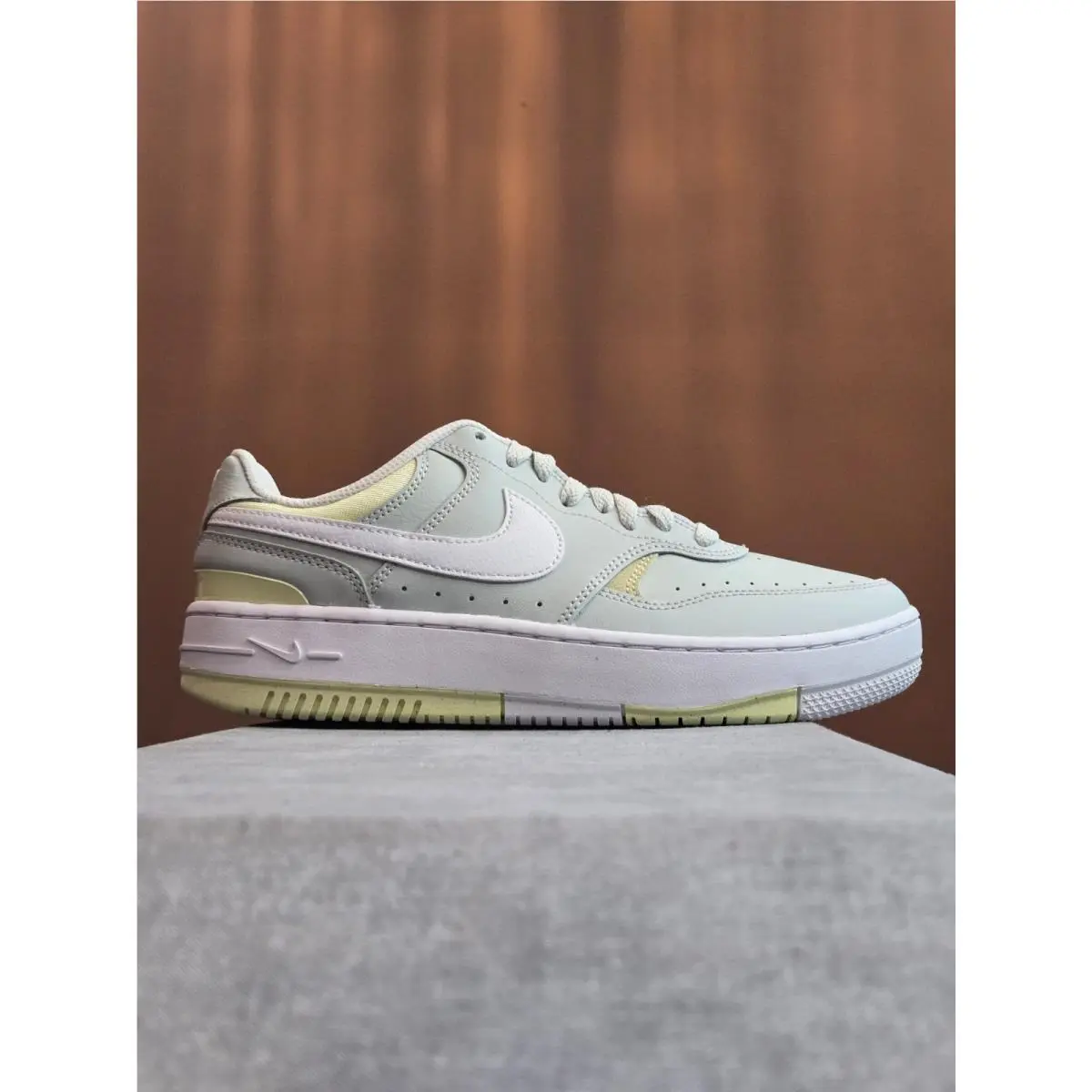 Nike Gamma Force Light Silver White Life Lime DX9176-002 Women`s 8W / 6.5M 6.5Y