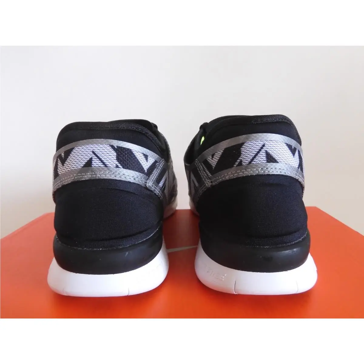 Nike shoes - Nike Free 5.0 - Free - 704695 001 - Black (UPC: 826216363902) 3