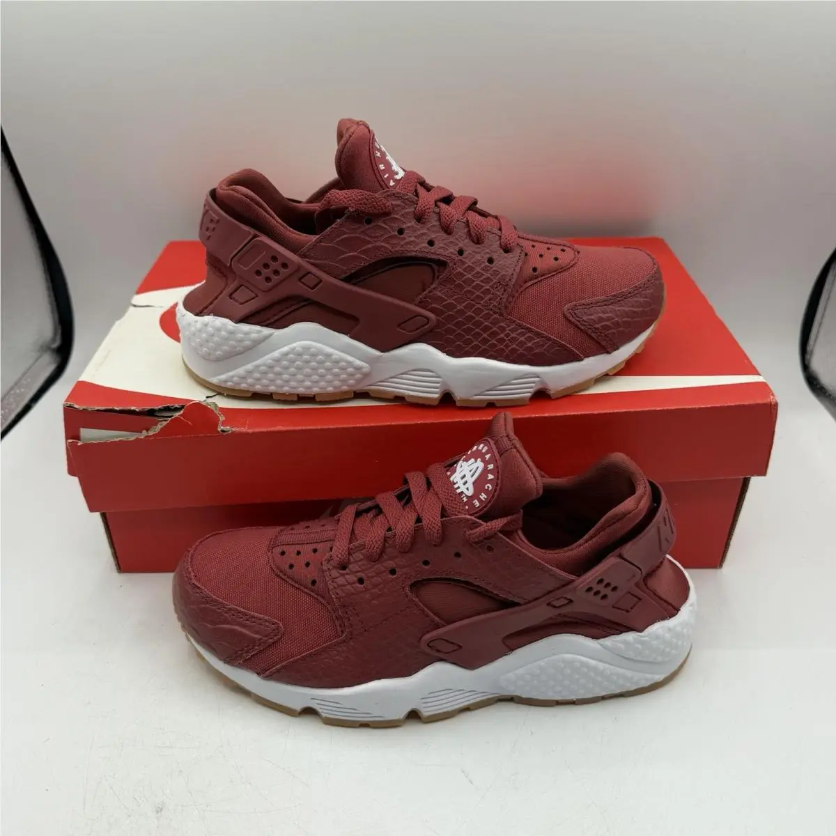 Nike Air Huarache Run SE Running Shoes Womens Sz 6 Cedar/gum Yellow 859429-600