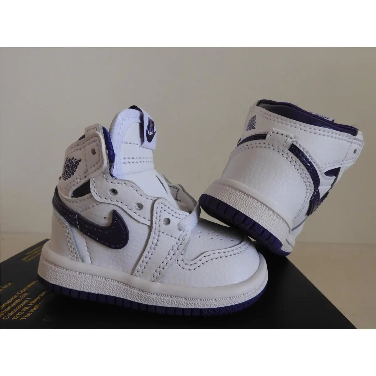 Nike shoes - Air Jordan 1 - Air - White (UPC: 194956605621) 0