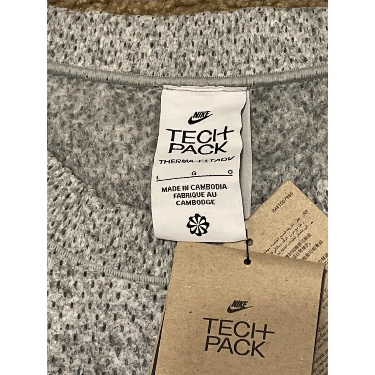 Nike clothing - Grey (UPC: 0196147188517) 4