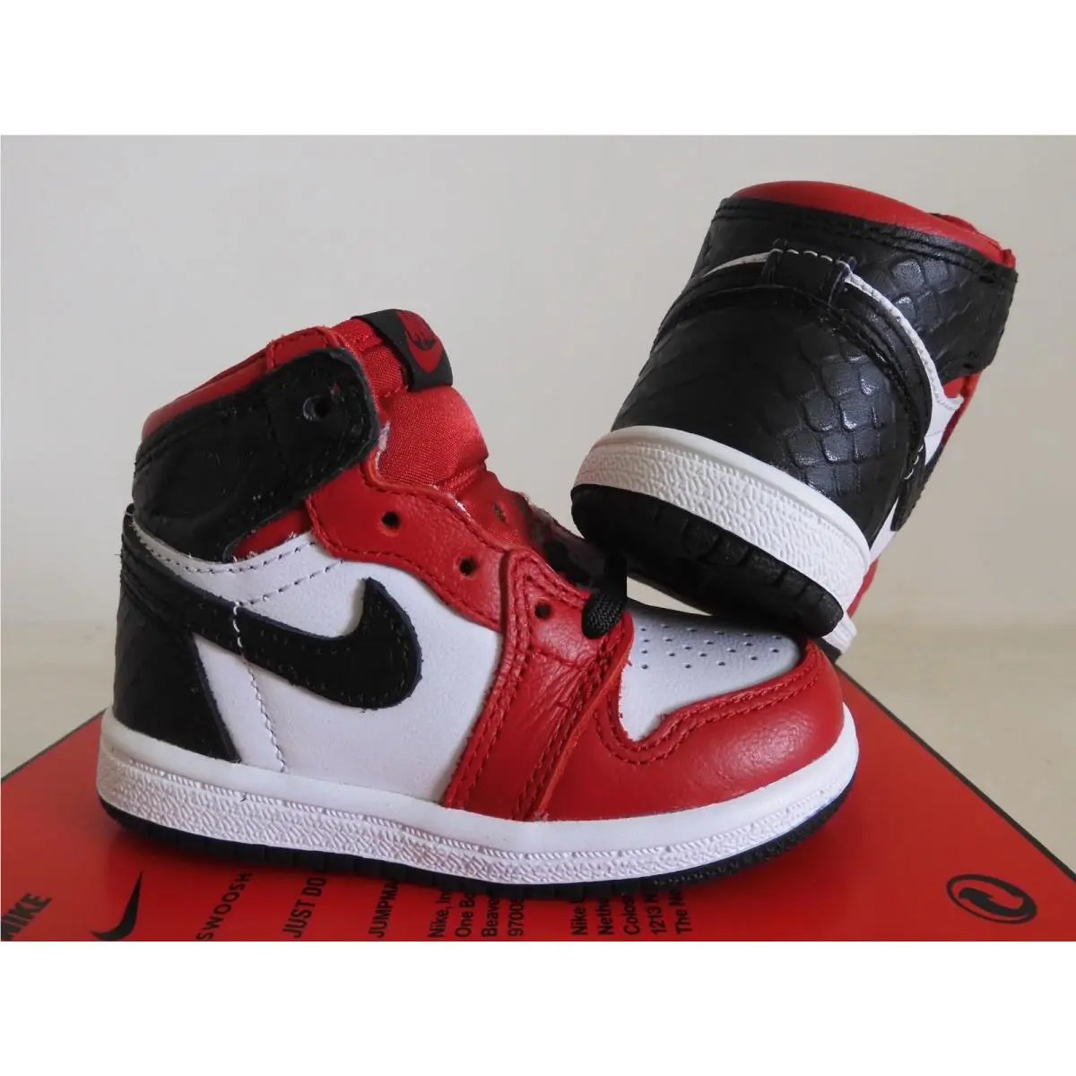 Nike shoes - Air Jordan 1 - Air - Red (UPC: 194493890153) 0