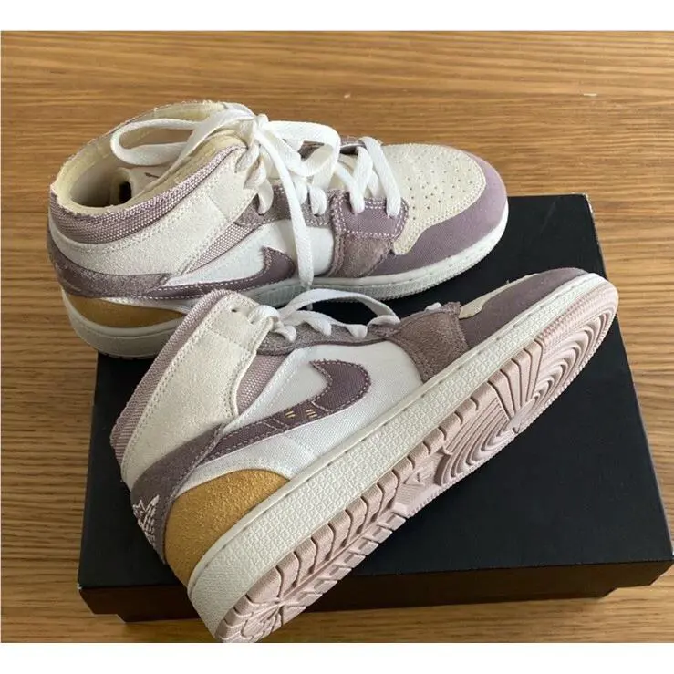 Nike shoes - Air Jordan 1 Mid - Air Mid - Beige 2