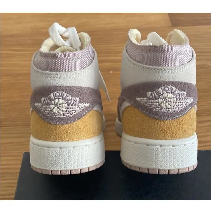 Nike shoes - Air Jordan 1 Mid - Air Mid - Beige 4