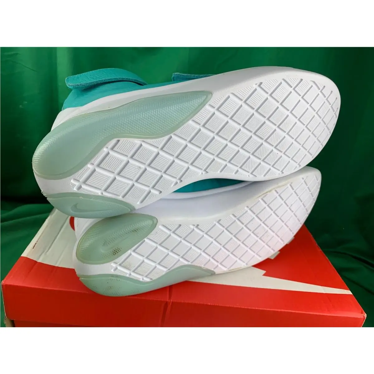 Nike shoes - Multicolor (UPC: 884498751350) 4