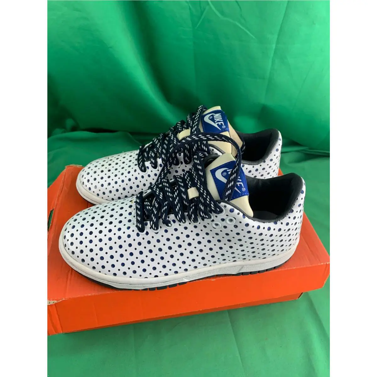 Nike shoes - White 4