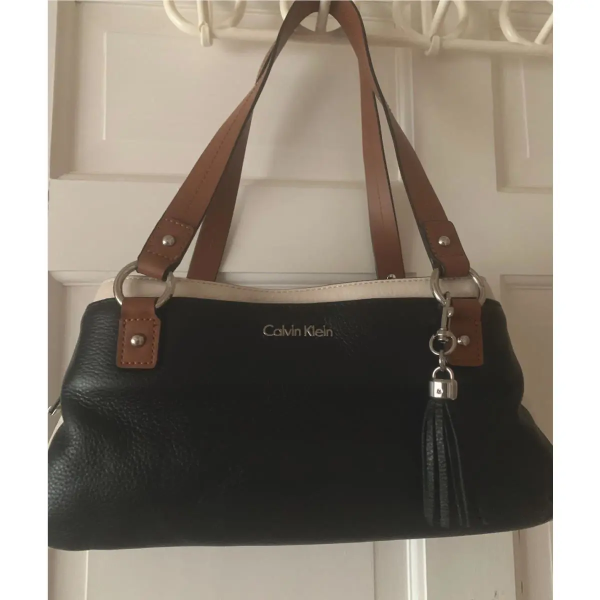 Calvin Klein Women’s Small Shoulder Bag in Black Leather Very Rare