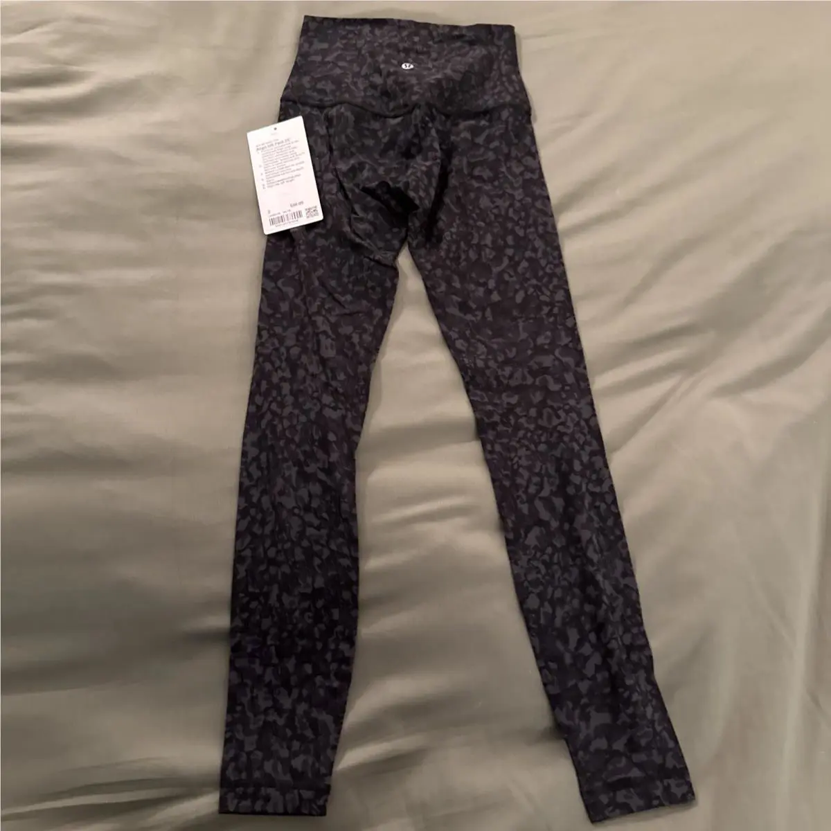 Lululemon clothing - Wild Thing Camo Deep Coal 5