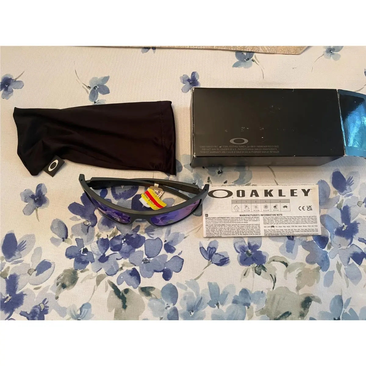 Oakley Drop Point Sunglasses Matte Dark Grey with Prizm Sapphire Polarized Lens