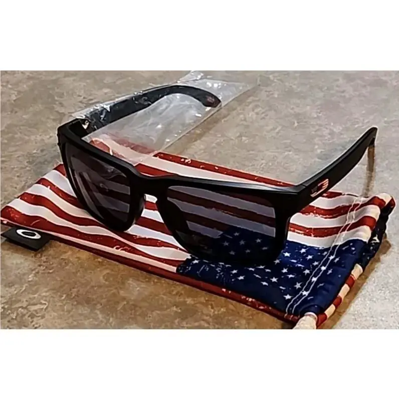 Oakley Holbrook 9102 E655 Matte Black/prizm Grey Flag Icon 57-18-137 BR