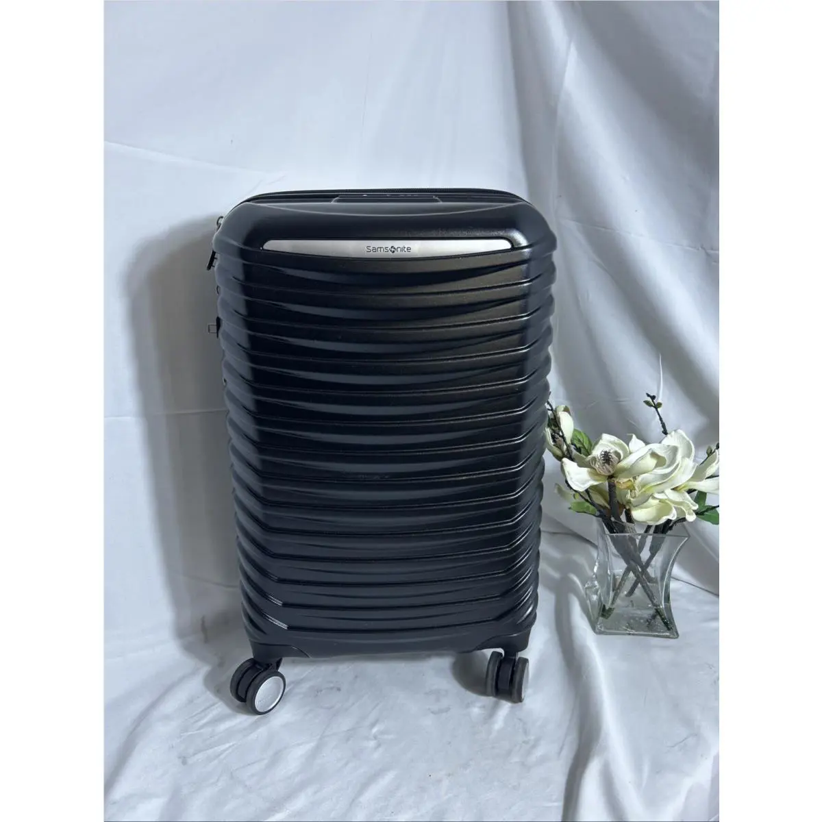 Samsonite Spin Tech 6 21 Carry-on Spinner Expandable Black Lightweight Durable
