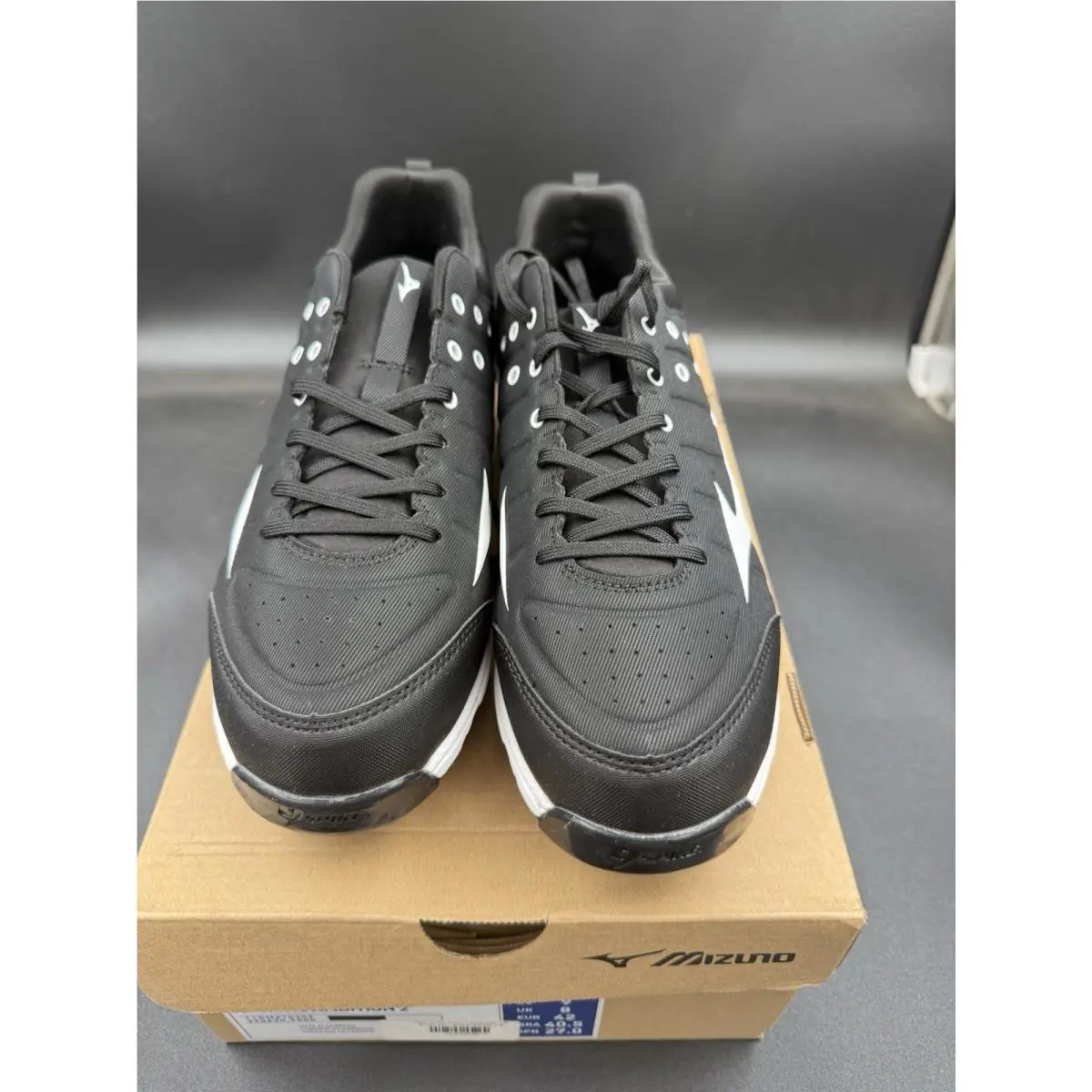 Mizuno shoes - Black 1