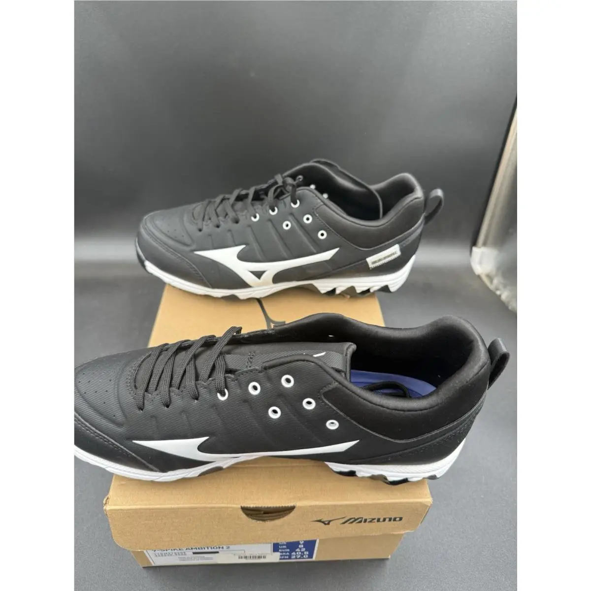 Mizuno shoes - Black 3