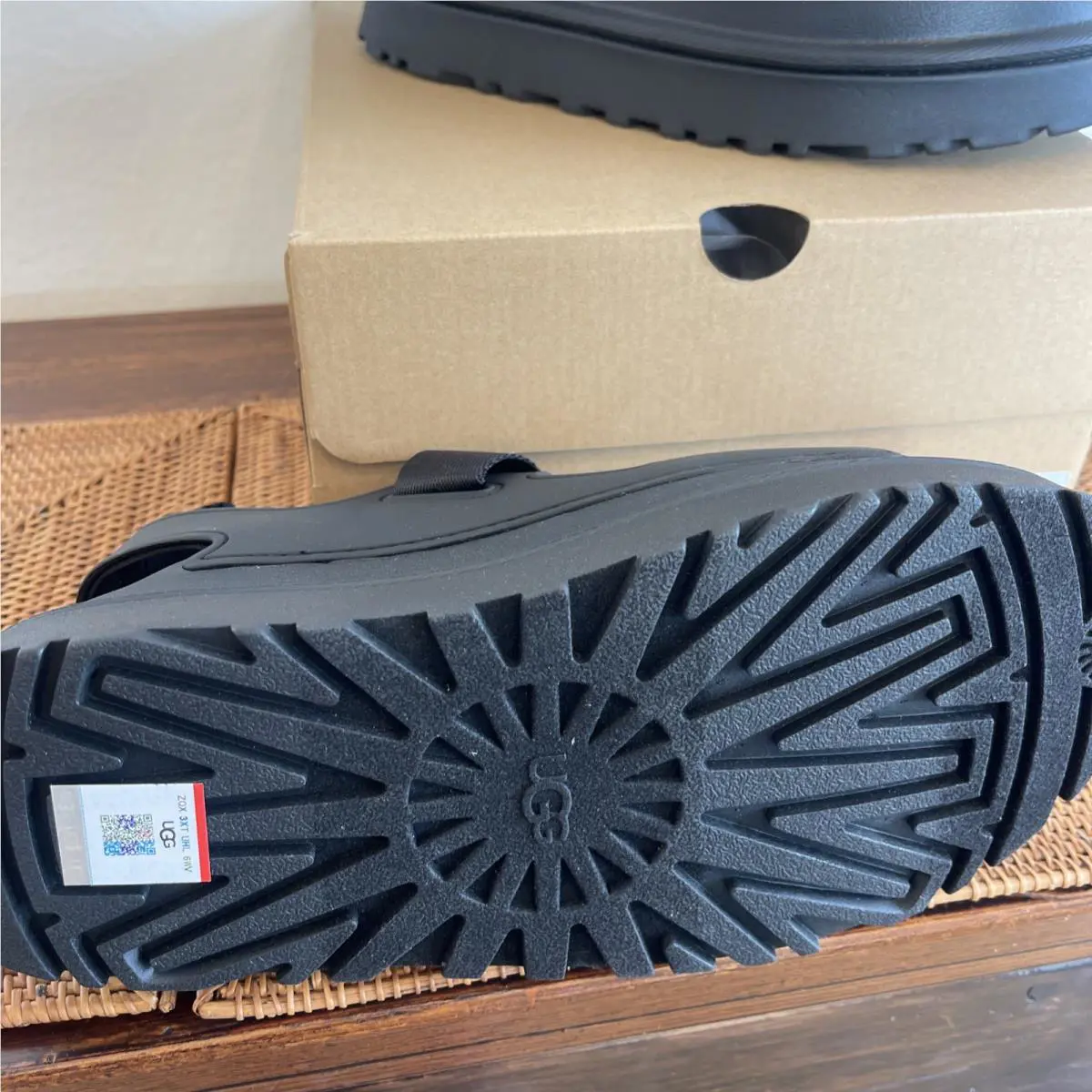 UGG shoes - UGG Goldenglow - Goldenglow - 1152685-BLK - Black (UPC: 197634010748) 0